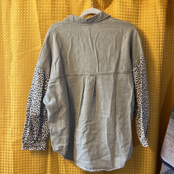 POL Vintage Style Hi-Low Leopard Cheetah
Shacket Shirt Jacket: Olive Army Green - Picture 7 of 8